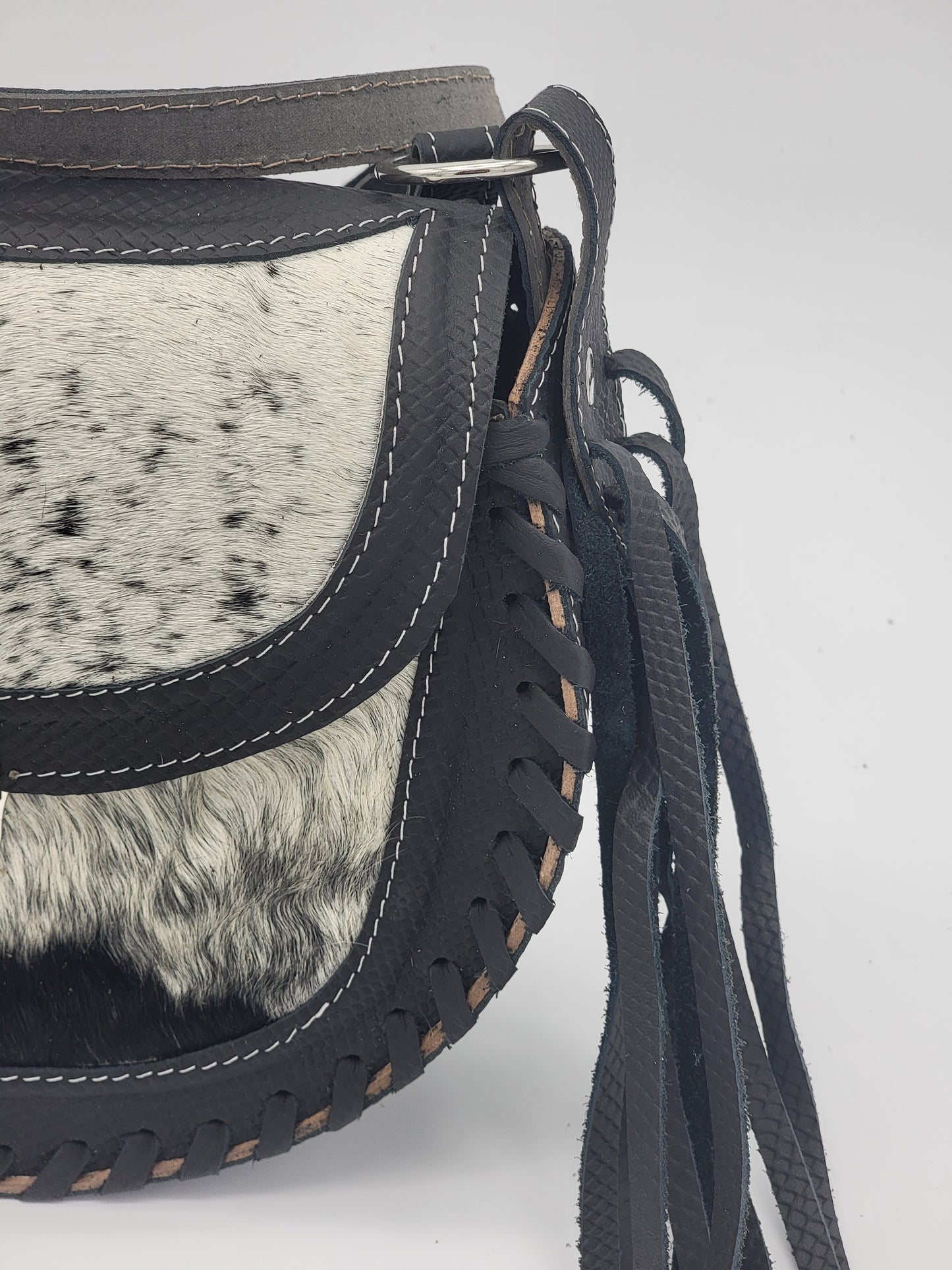 Bolso bandolera de piel de vaca estilo western 2