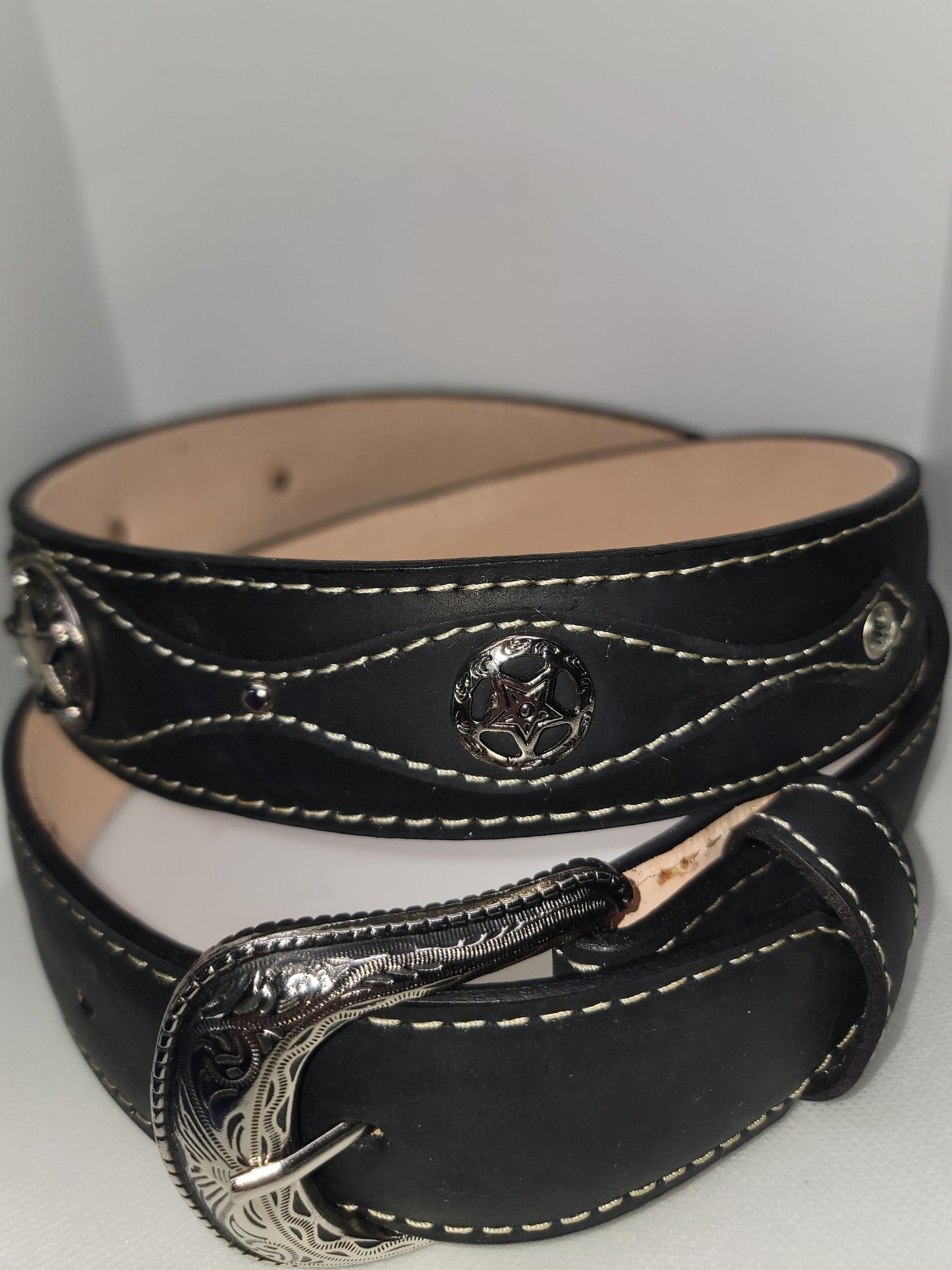 Cinturón de cuero fino para hombre