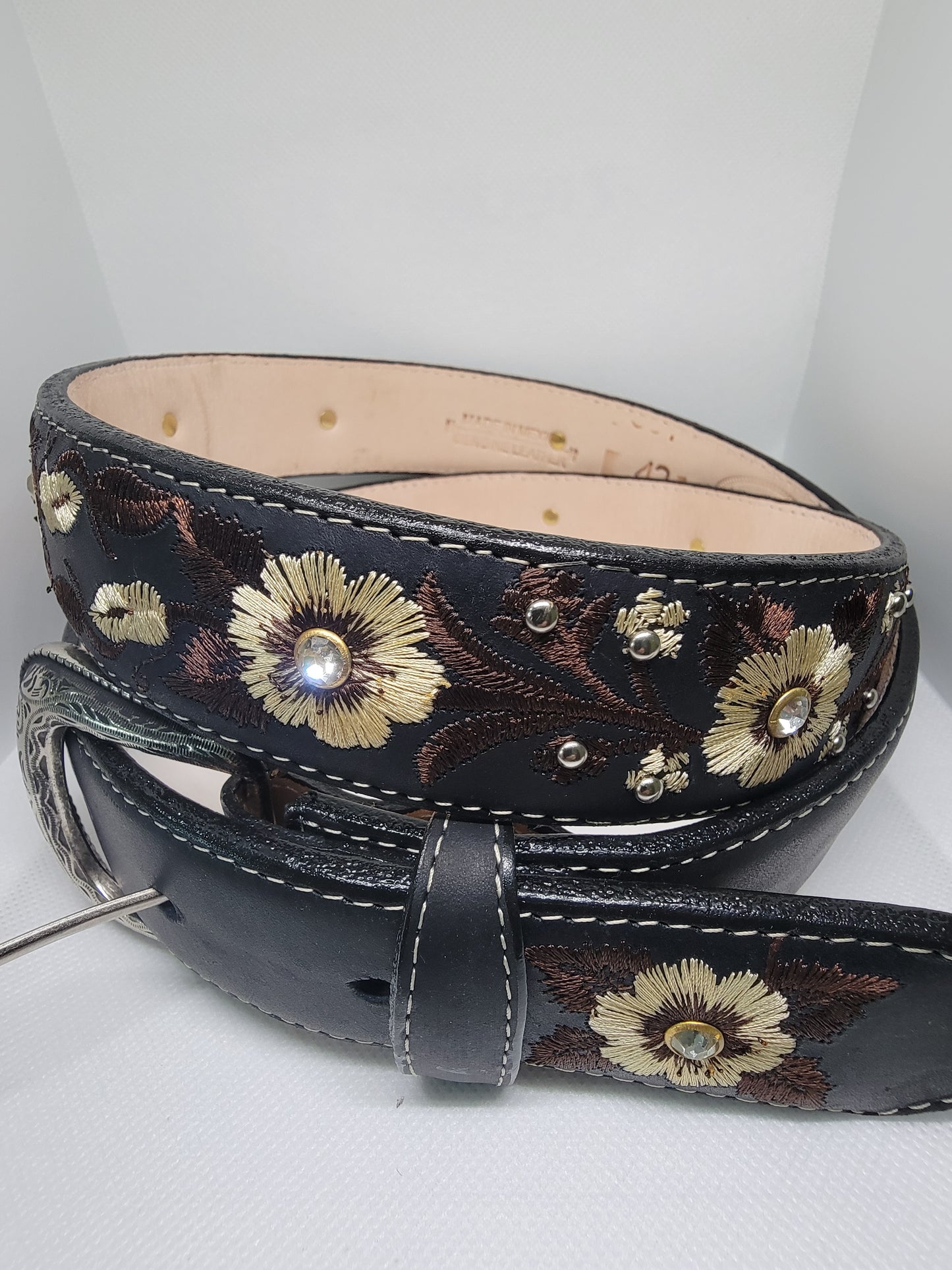Women's Embroidered Leather Belt