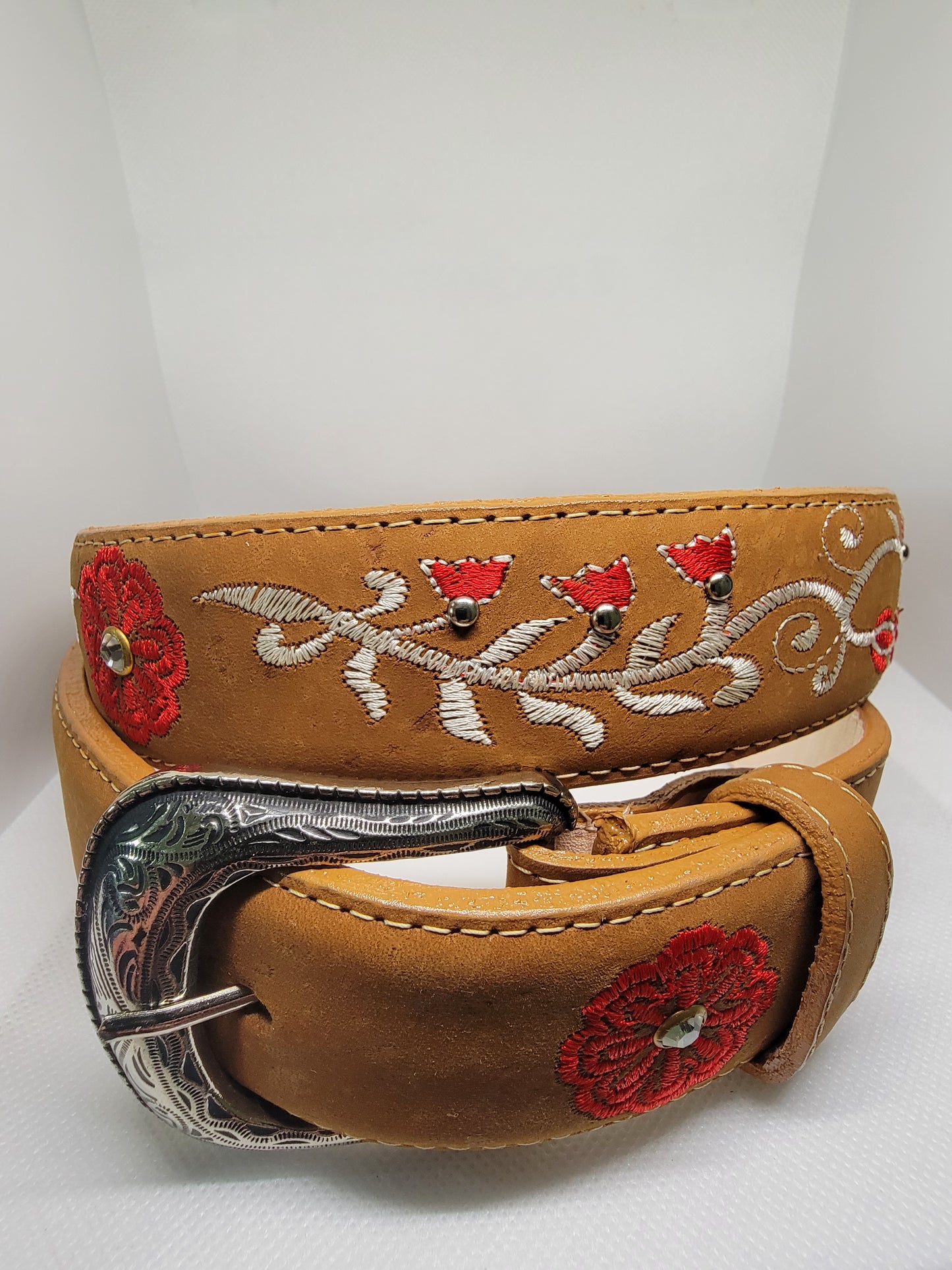 Cinturón de cuero bordado para mujer