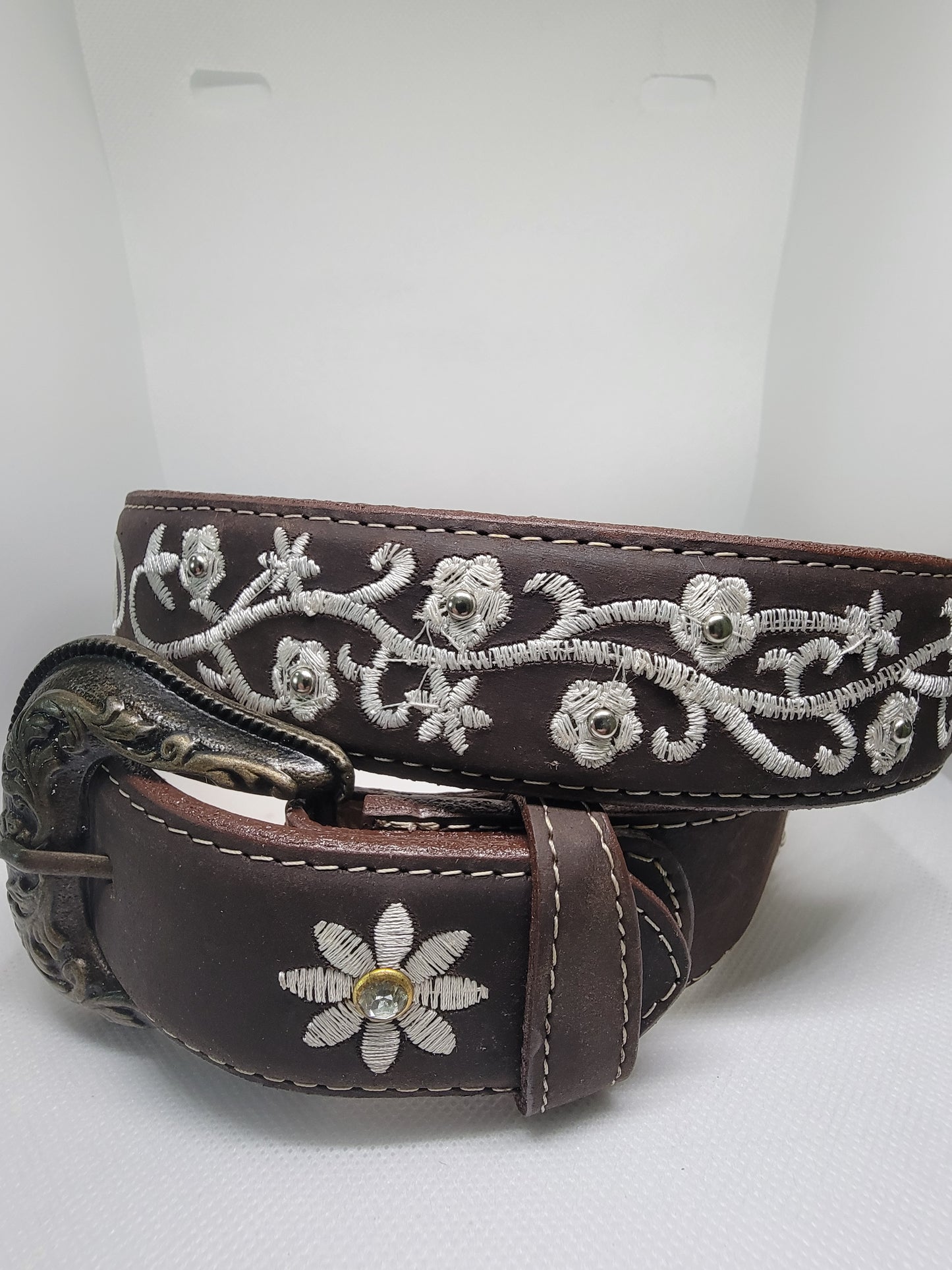 Cinturón de cuero bordado para mujer