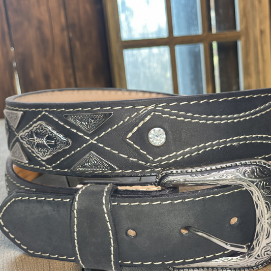 Cinturón de cuero fino para hombre, metal, piedra transparente