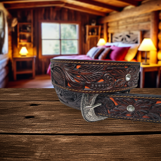 Cinturón de cuero cortado con láser para mujer